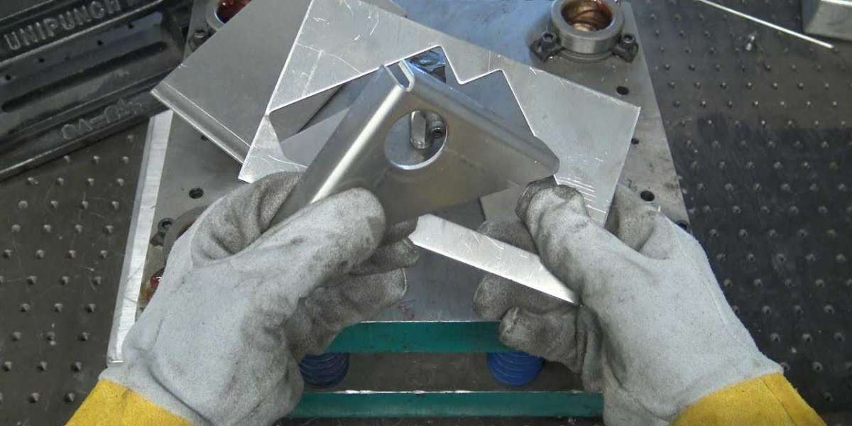 What is the job of an aluminum fabricator?