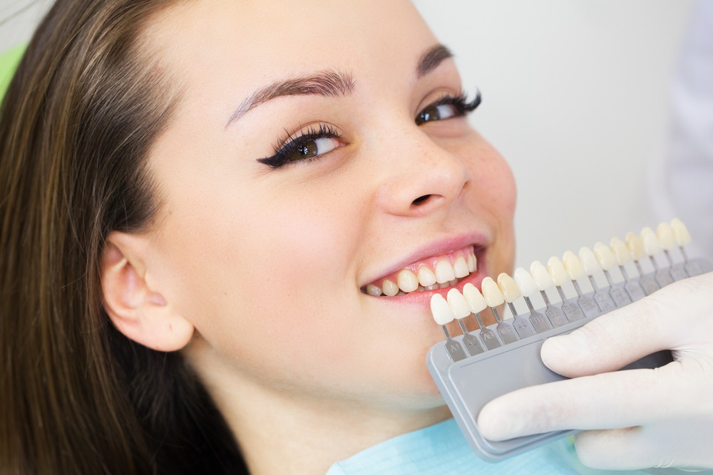 The Benefits of Teeth Whitening with a Cosmetic Dentist in Mississauga – villagedentalOfstreetsville
