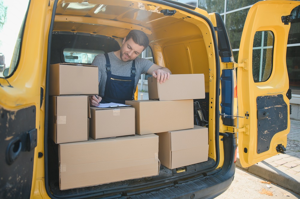 Heavy Parcel Courier Services Manchester to London, UK | Large Parcel Delivery