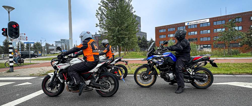 Motorrijschool Den Haag – [GRATIS] Proefles & goedkoop motorrijlessen met ervaren Instructeurs.