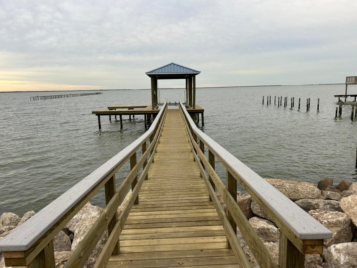Custom Floating Docks: Design Ideas for Residential and Commercial Waterfronts – Blogs 24