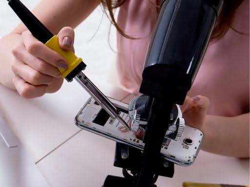 Finding the Best Mobile Phone Repair Technicians Near You