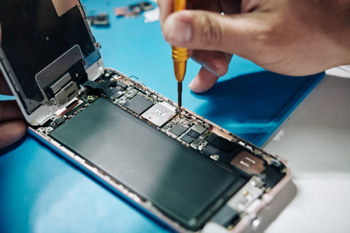 How Cell Phone Battery Repair Extends Device Life?