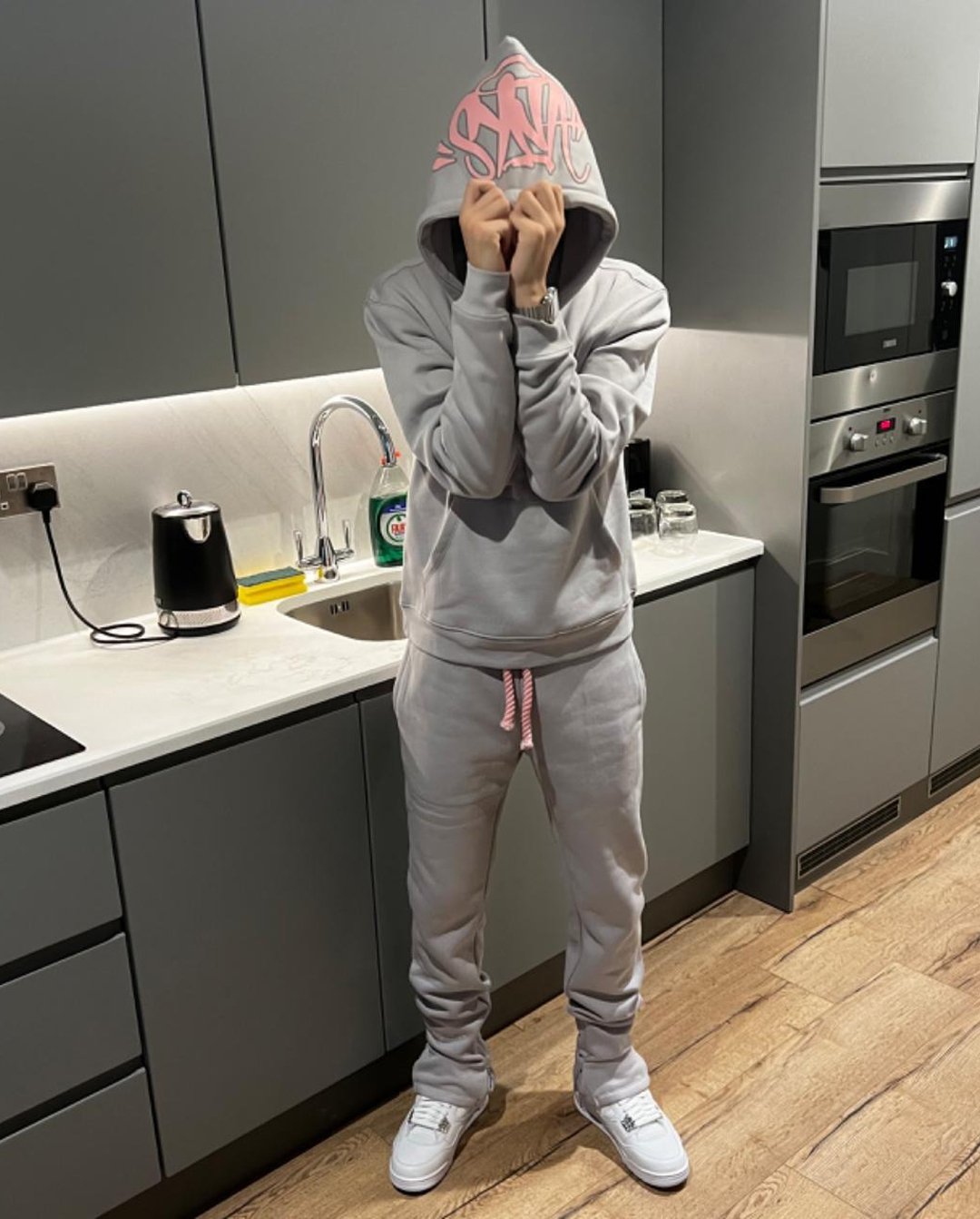 Syna World Tracksuit â€“ Hoodie & Sweatpants Set